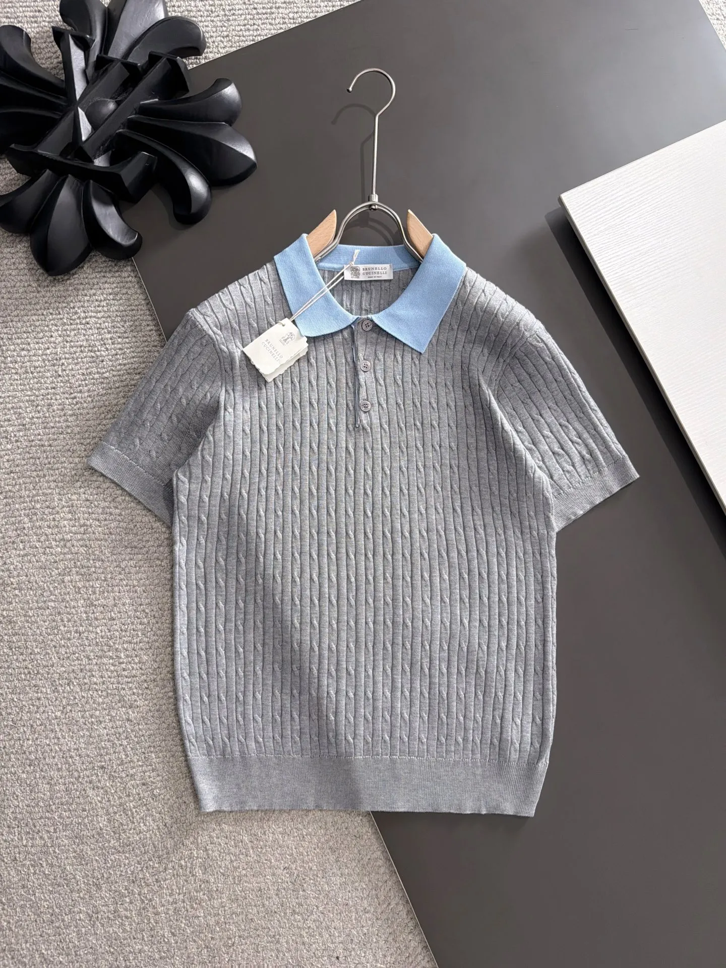 Next day shipment BC high quality-Brunello Cucineli 26ss New Arrival men's short-sleeved T-shirt. Like LP, it belongs to the same old-money style top brand. New Arrival is a top-notch brand. New Arrival Original men's casual short-sleeved. Made of combed cotton yarn knitted cotton-like fabric. Exclusive Premium custom-controlled raw materials. It feels substantial when weighed. The upper body is also more textured than ordinary T-shirts. Fashionable Versatile Hot Sale, skin-friendly and comfortable to wear, premium boutique, exquisite workmanship from Factory, great upper body, essential item for men, complete with three standards Sizes M-3XL